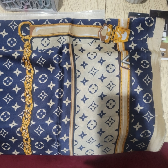 Accessories - NIB Deisgner silk scarf